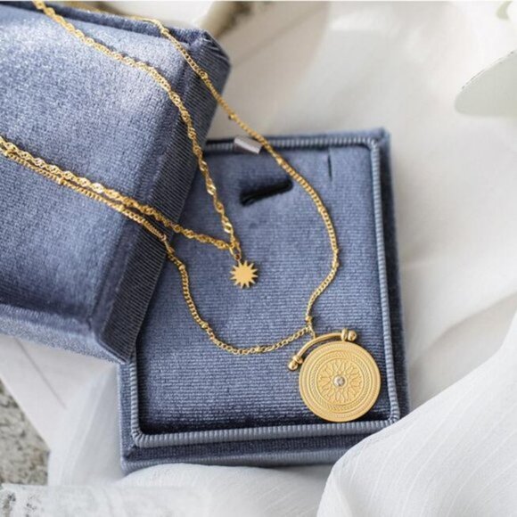 Jewelry - NEW 18K Gold Plated Vintage Coin Star Necklace